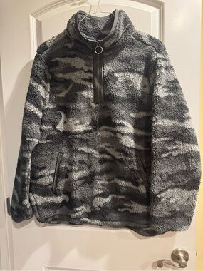 Women's Gray Camouflage Teddy Jacket - Plush Half-Zip